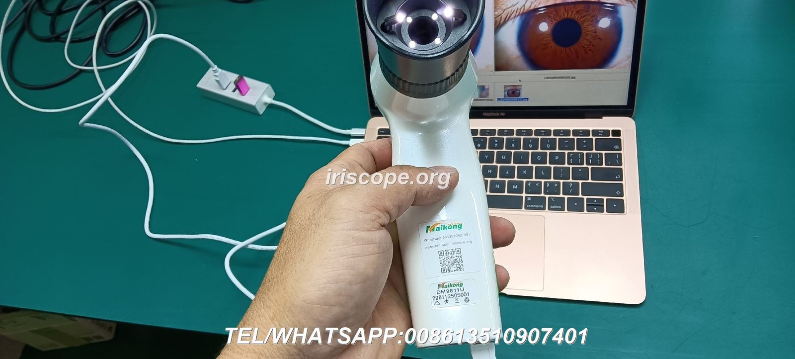 Profesional exitoso con iriscope MAIKONG