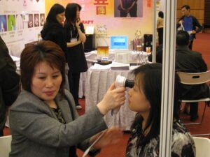 Equipo iriscopio MAIKONG mostrando características de calidad profesional y tecnología avanzada