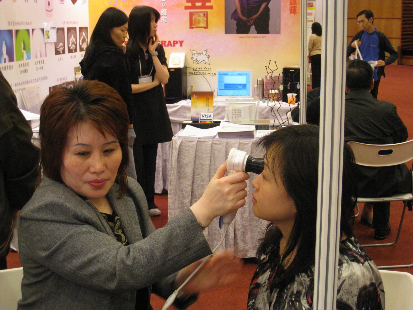 Equipo iriscopio MAIKONG mostrando características de calidad profesional y tecnología avanzada