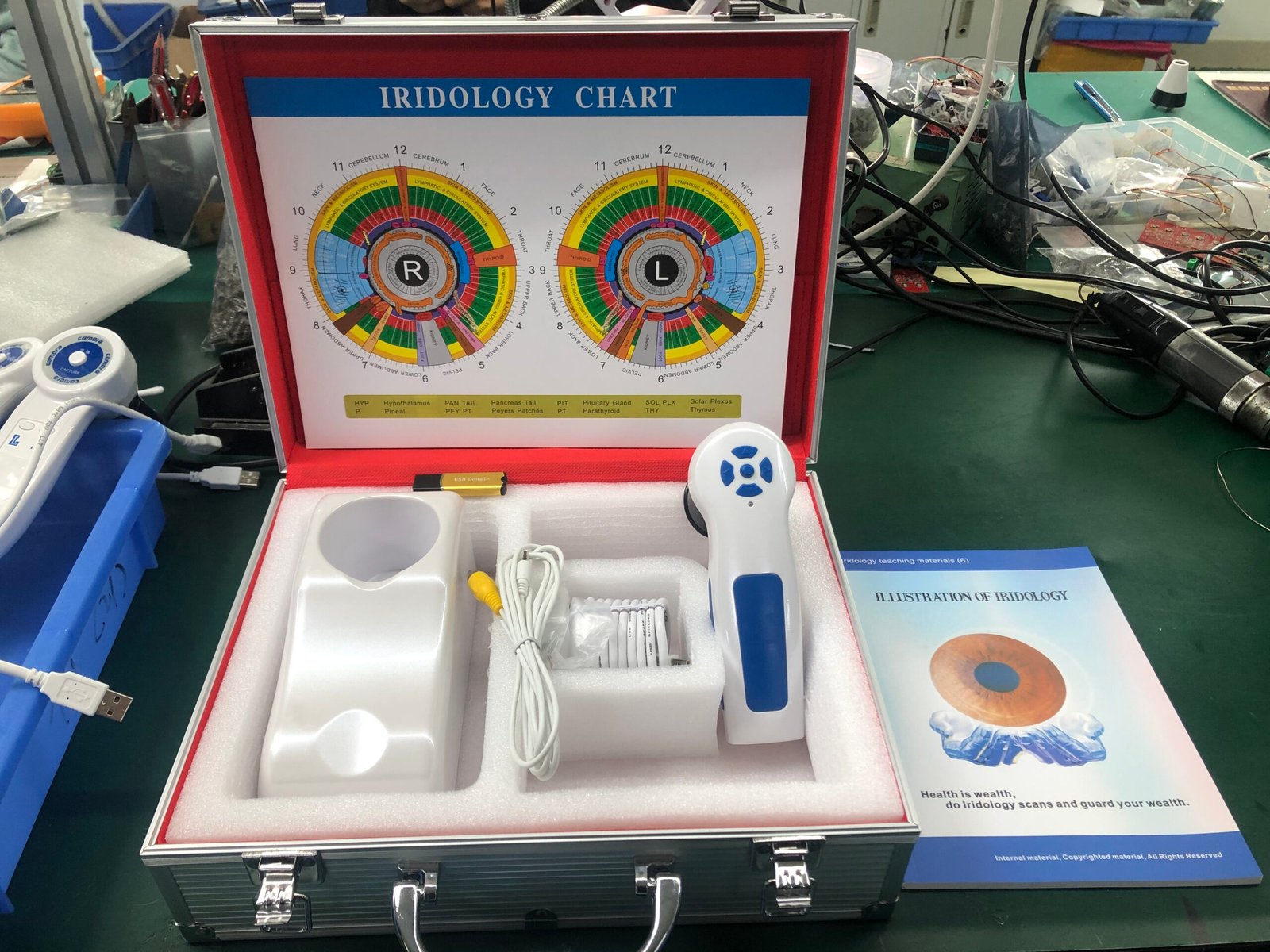 Equipo iriscopio MAIKONG mostrando características de calidad profesional y tecnología avanzada