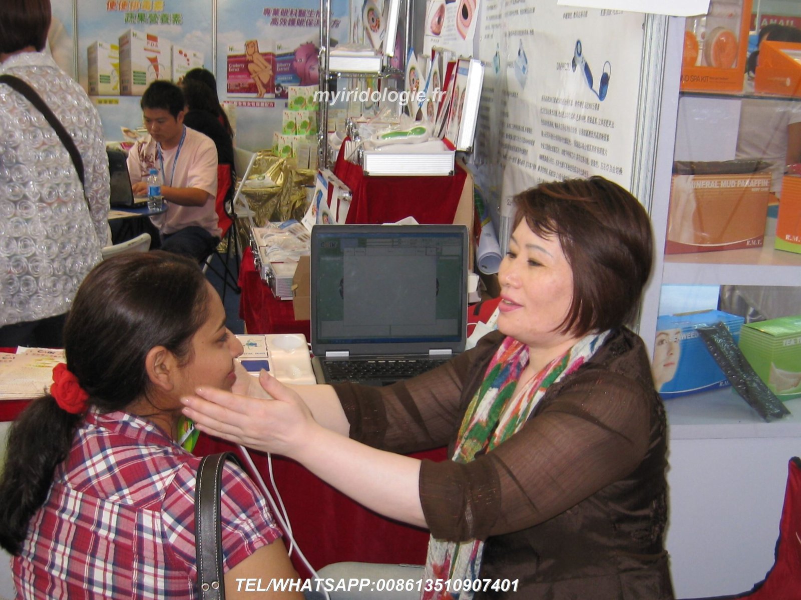 Comparación entre imagen de iris con equipo básico versus equipo profesional MAIKONG