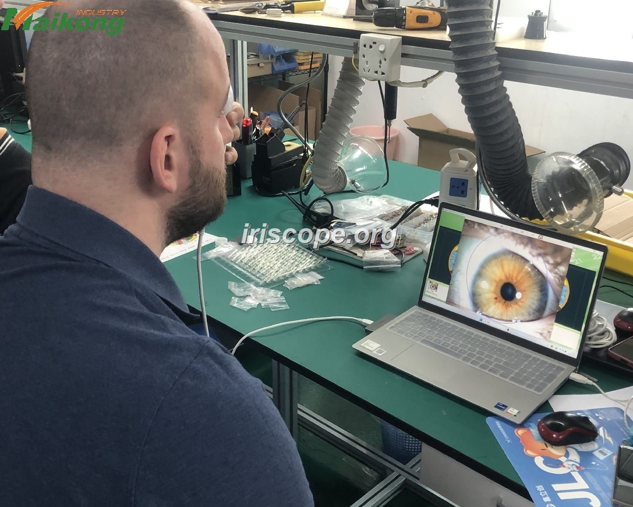 Fábrica MAIKONG iridología línea de producción moderna