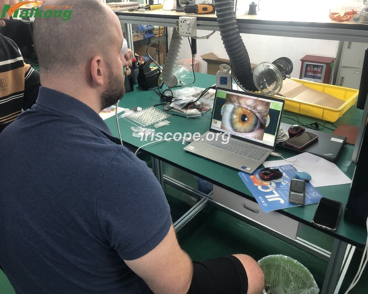 Fábrica MAIKONG iridología línea de producción moderna